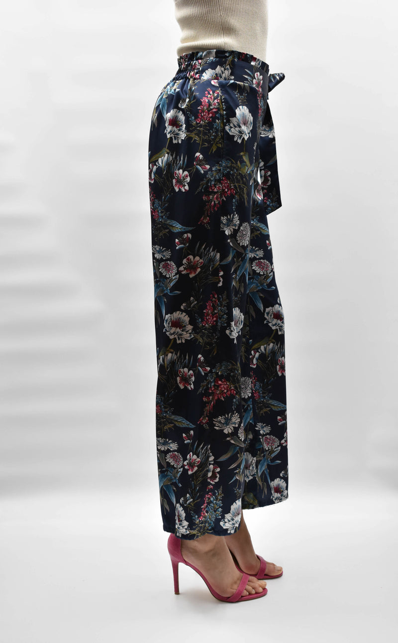 DONKERBLAUWE PANTALON MET BLOEMENPRINT