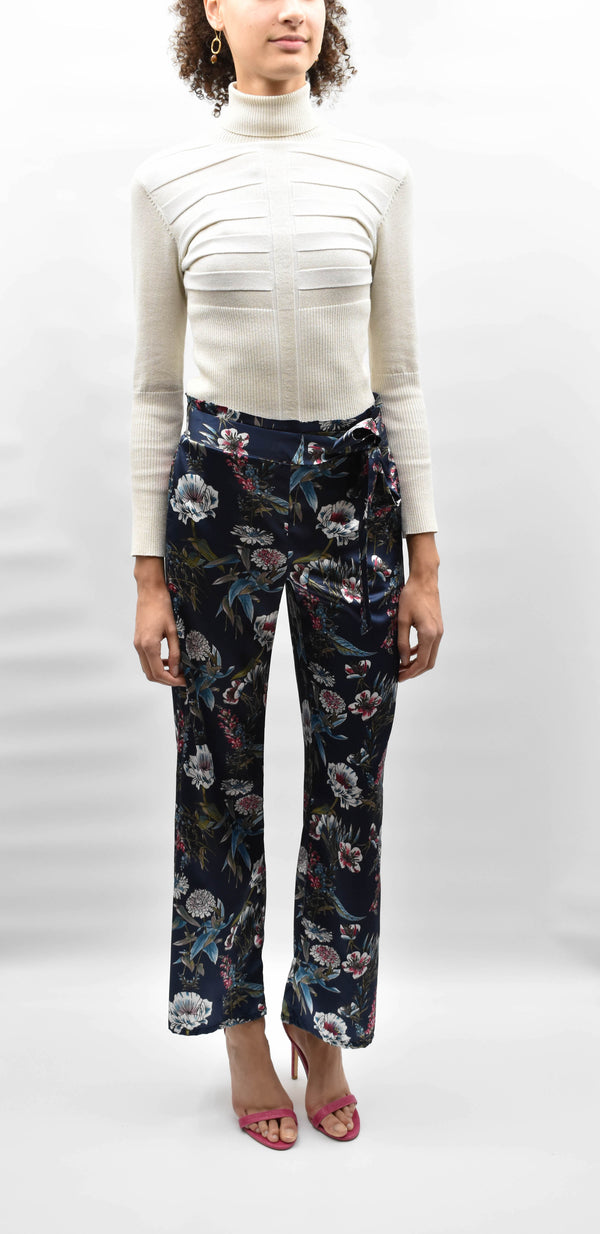 DONKERBLAUWE PANTALON MET BLOEMENPRINT