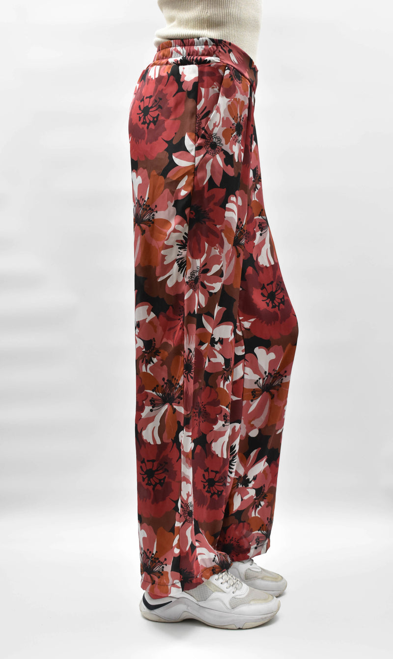 BROEK ROZE BLOEMEN MET WIJDE PIJPEN EN BLOEMEN PRINT